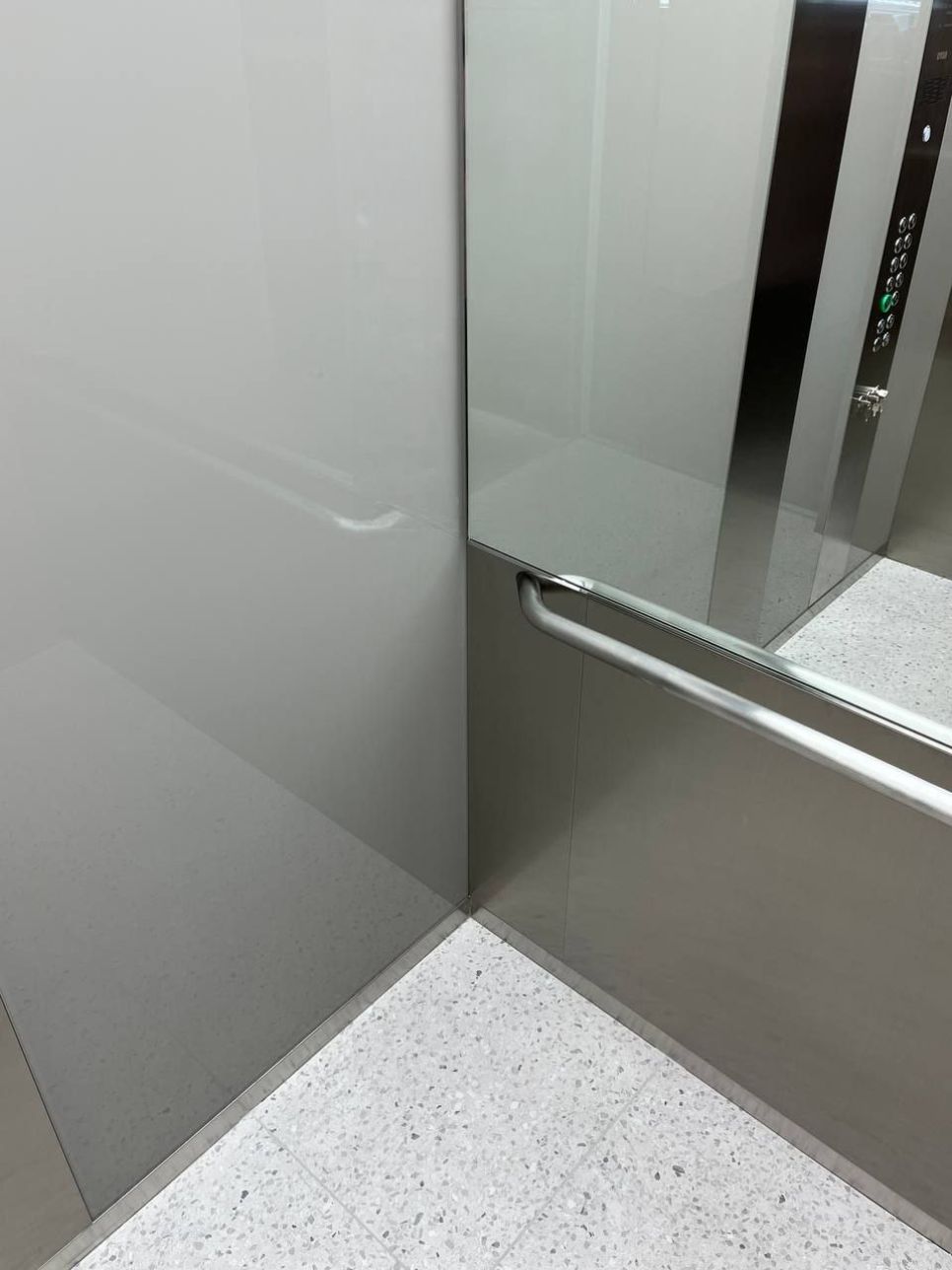 В кабине лифта вместится любая крупногабаритная вещь