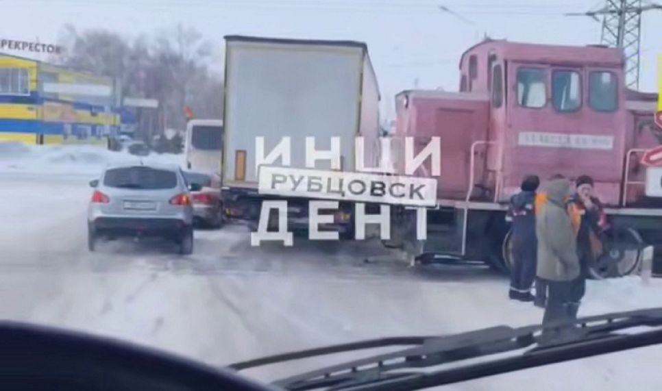 ДТП с тепловозом в Рубцовске