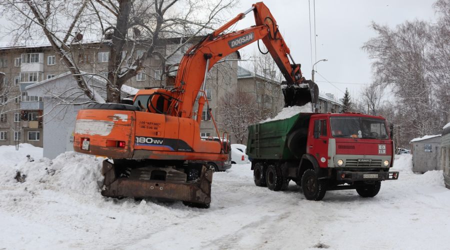 Подготовка к паводку в Ленинском районе Барнаула