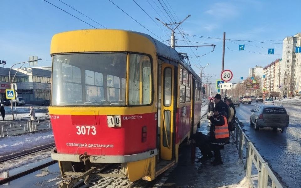 Барнаульский трамвай загорелся во время работы на маршруте - Новости Банкфакс, 18.03.2026