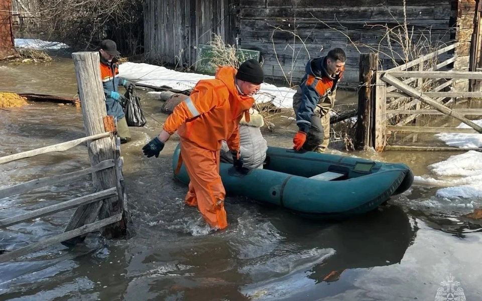В Алтайском крае подтоплено уже 106 участков и восемь домов - Новости Банкфакс, 07.04.2026