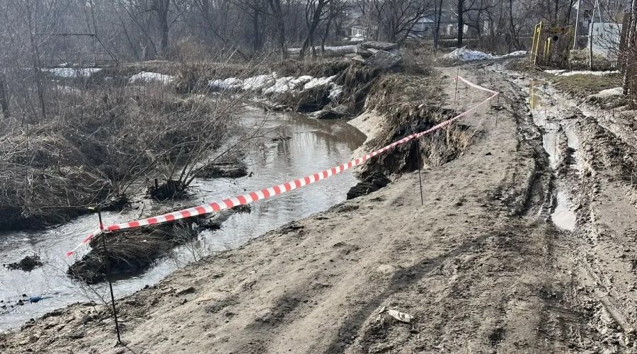 Размытая дорога в селе Власиха