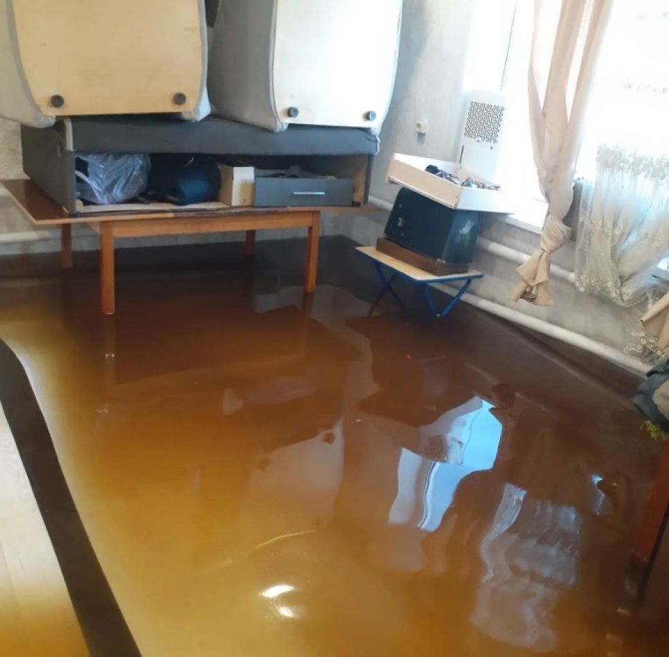 Вода залила мебель и бытовую технику