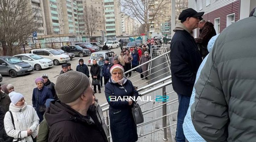 Большая очередь в Городскую поликлинику №9