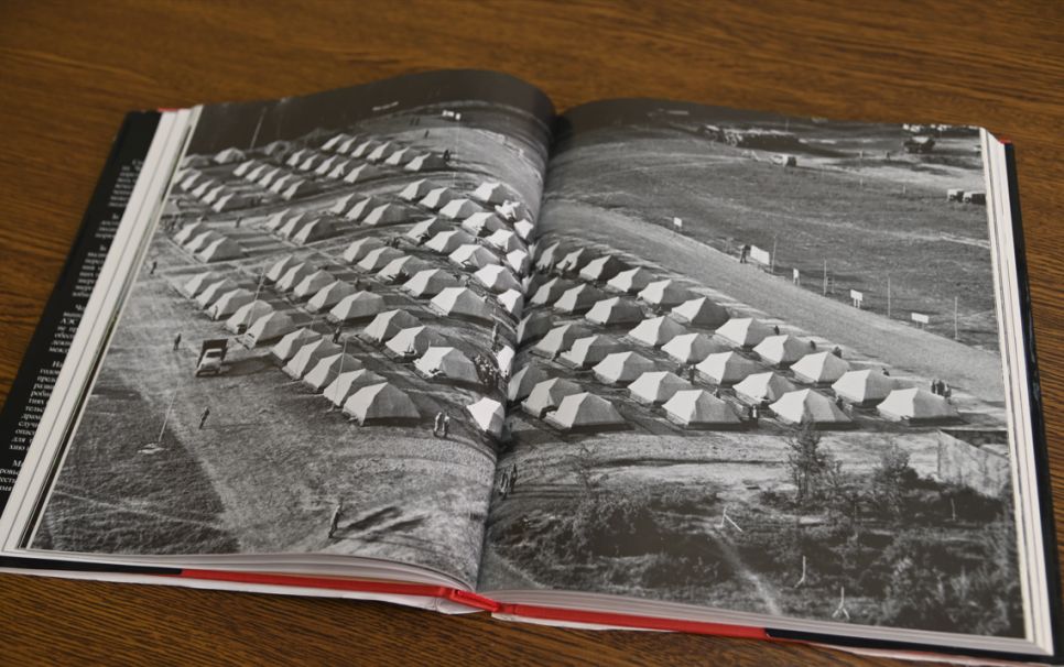 Иллюстрация из книги «Горькая память Чернобыля», на которой изображен лагерь ликвидаторов