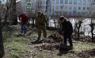 Депутаты АКЗС на субботнике