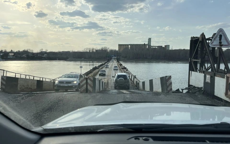 Кумандинцы требуют привлечь к ответственности владельцев понтонного моста в Бийске - Новости Банкфакс, 29.04.2026