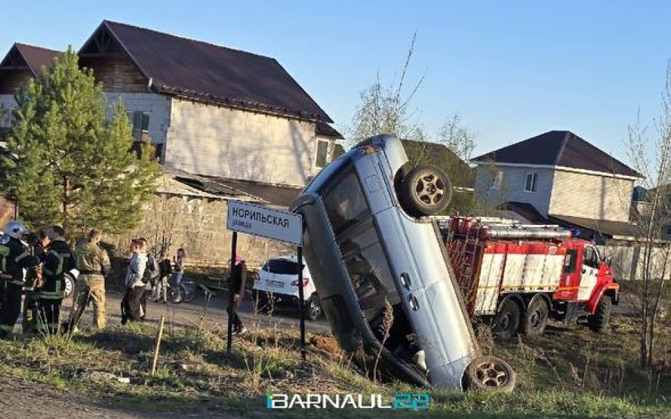 В Барнауле иномарка приземлилась на «нос», обескуражив очевидцев ДТП - Новости Банкфакс, 30.04.2026