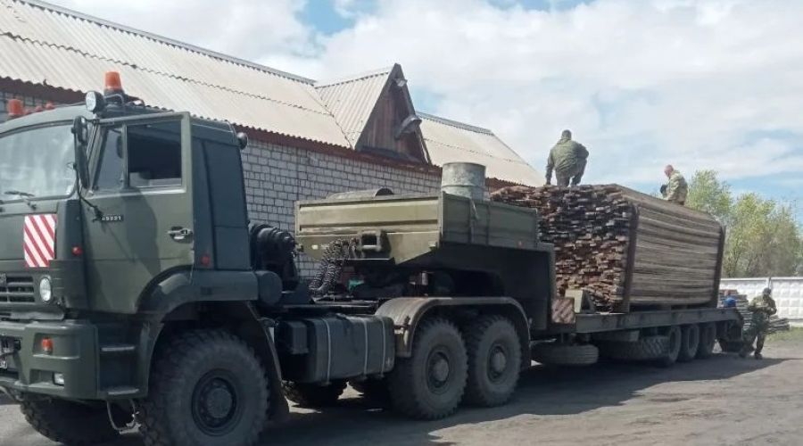 Грузовик с конфискованными пиломатериалами 