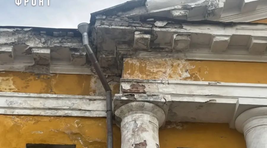 Аварийное здание Горного Госпиталя в Барнауле