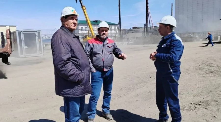 Рабочая поездка в Благовещенский район зампреда правительства региона Александра Лукьянова и начальника Алтайпищепрома Александра Большакова