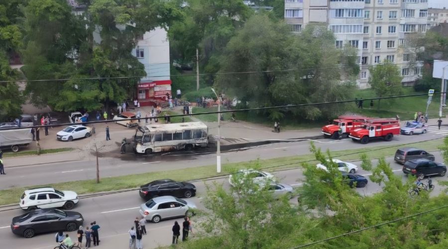 автобус горит