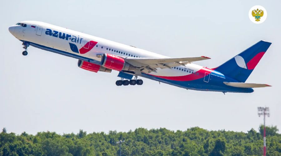 самолет AZUR air 