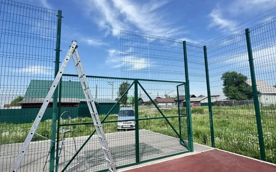 В Алтайском крае 17-летнего парня насмерть придавило футбольными воротами - Новости Банкфакс, 08.06.2026