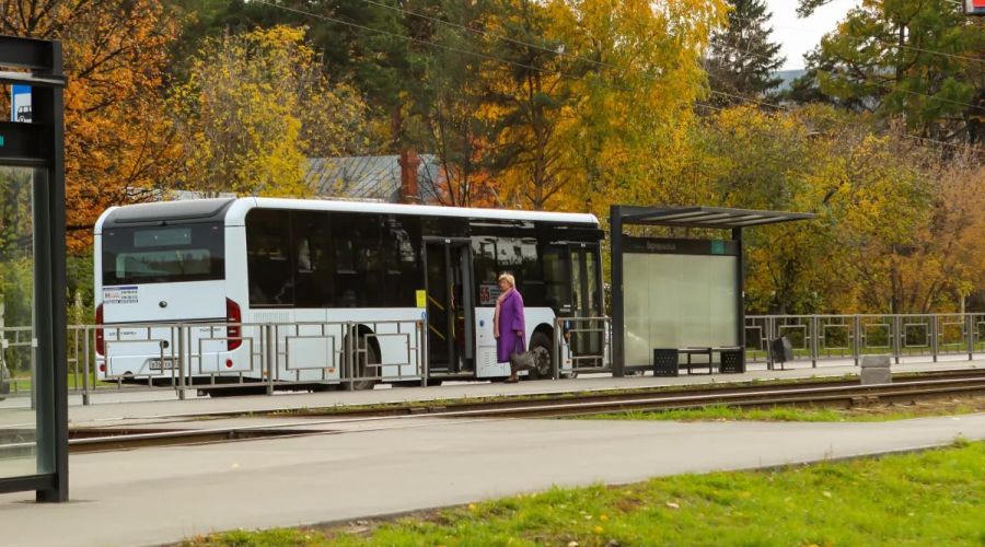 остановка общественного транспорта в Барнауле