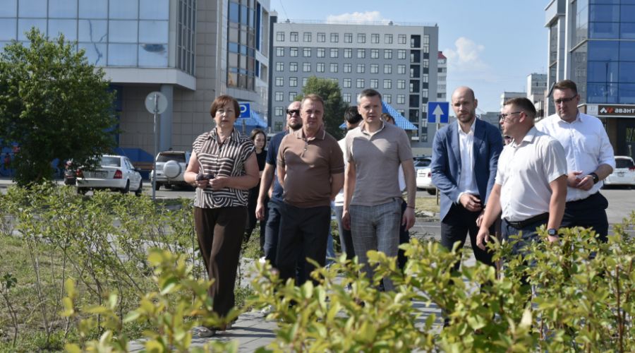 чиновники в парке