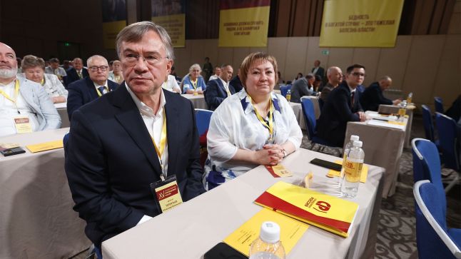 Александр Терентьев и Евгения Боровикова на съезде партии 
