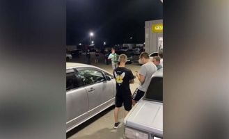 выступление баяниста на АЗС в Бийске