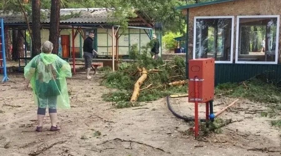 Лагерь "Салют" после шторма