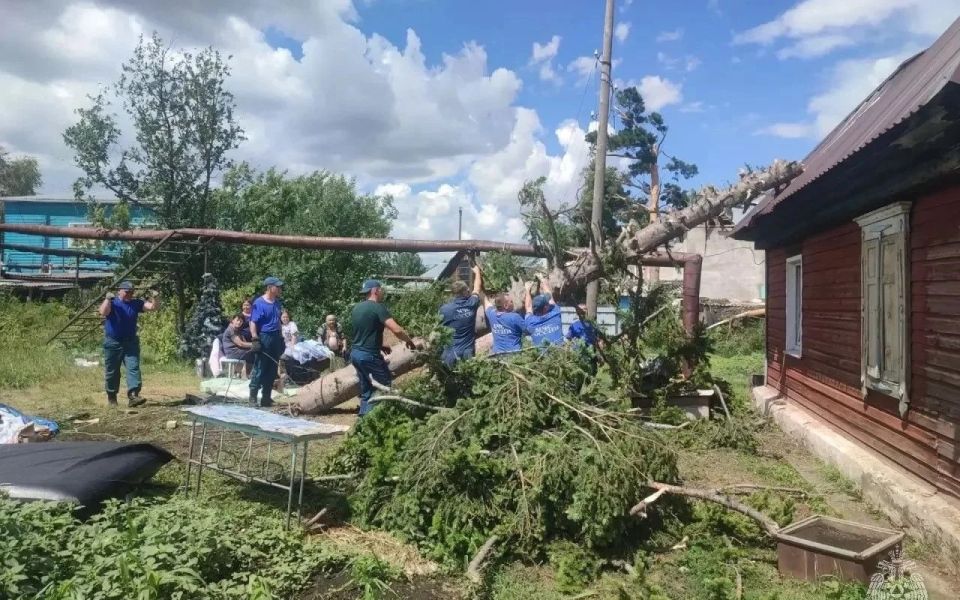 Число поврежденных от урагана зданий в Краснощековском районе увеличилось до 152 - Новости Банкфакс, 23.07.2026