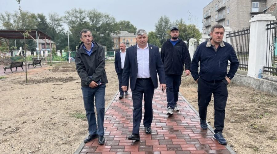 Глава Рубцовска в парке