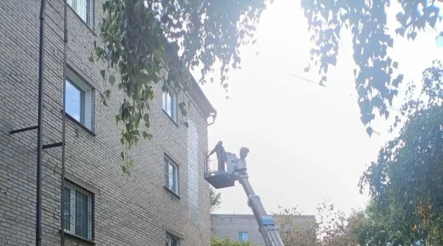 В Барнауле закрасили «Плюхи» на стенах многоэтажек