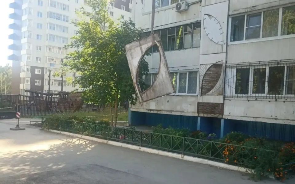 С барнаульской многоэтажки демонтировали «повисшие в воздухе» бетонные плиты - Новости Банкфакс, 09.09.2026