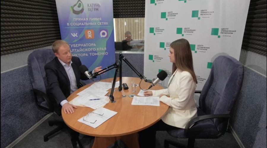 Виктор Томенко во время прямой линии 2026