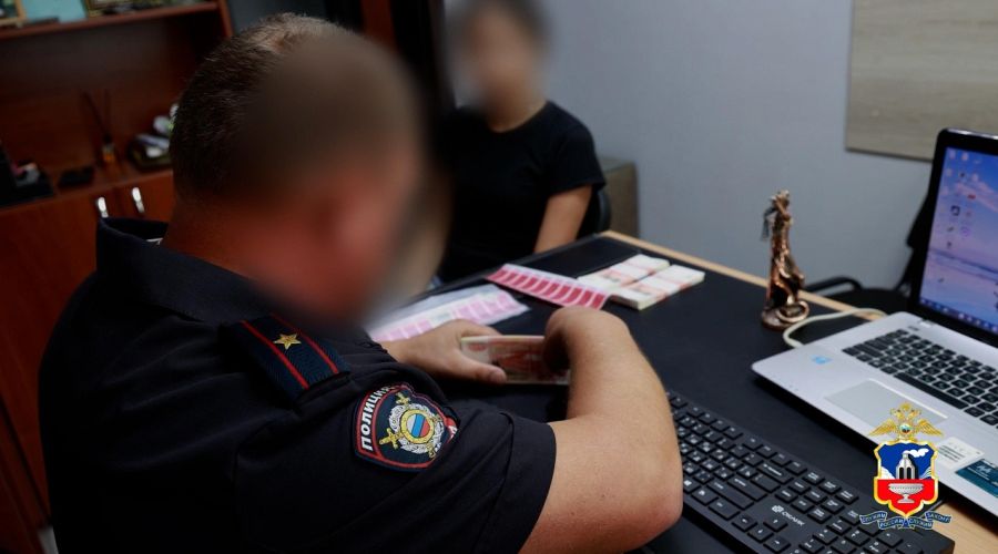 В Алтайском крае поймали юную пособницу мошенников, обманувших мать погибшего бойца СВО