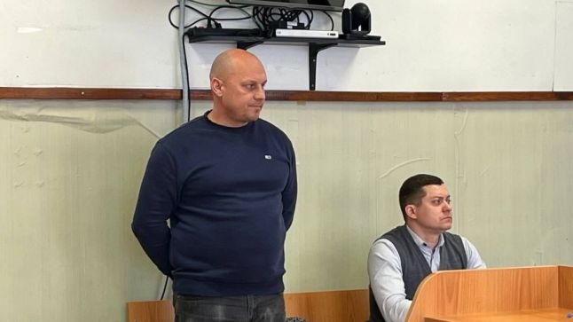27 января в Калманском районном суде начался процесс по громкому уголовному делу в отношении бывшего директора общественной организации «Рубикон» Алика Гельфенбайна, которого обвиняют в оказании небезопасных услуг, в результате чего погибло восемь постояльцев «Дома помощи» в селе Калистратиха. 