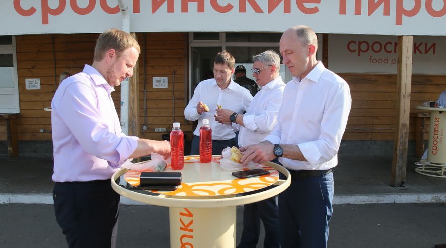 Главы отведали знаменитых сростинских пирожков