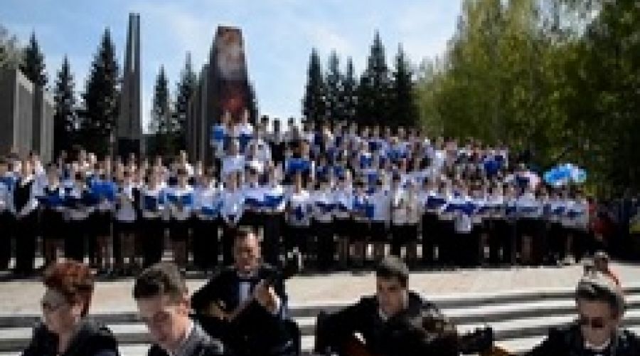 В Горно-Алтайске выступил любительский хор из 500 человек