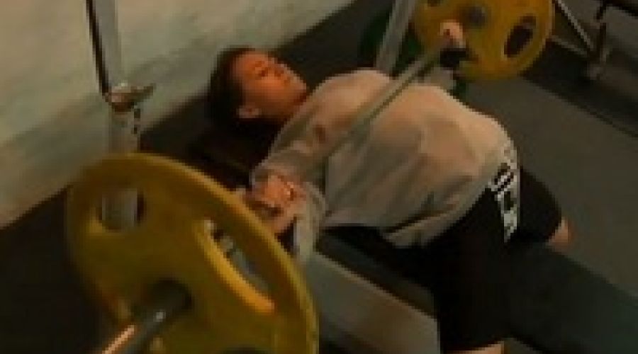 Порезавшая знакомого спортсменка стала героиней передачи «Пусть говорят»