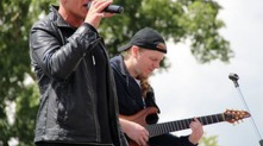 Оппозиционеры провели митинг под песни Цоя и «Нирваны»