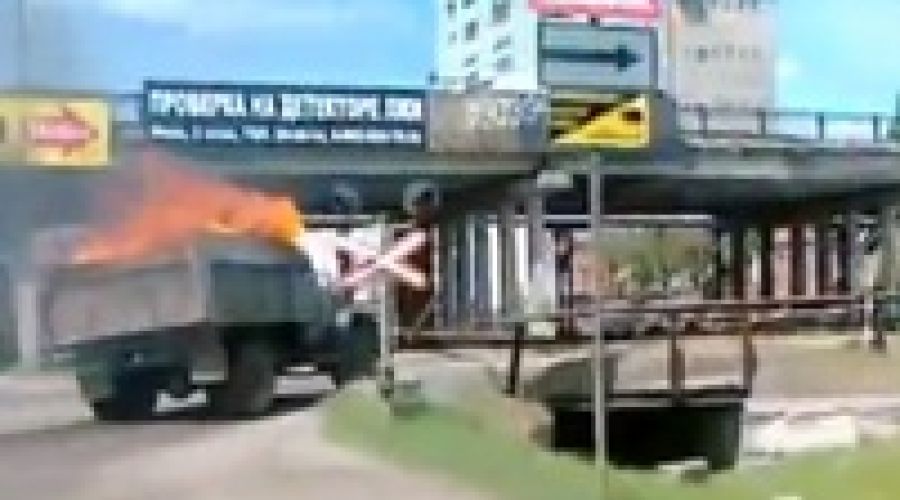 Горящий мусоровоз разъезжал по Бийску