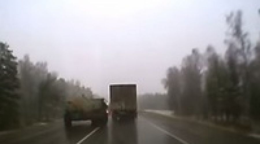 БТР столкнулся с грузовиком на трассе «М-52»