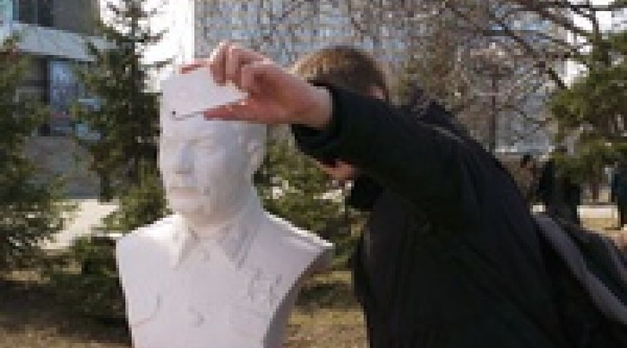 Барнаульцы сделали селфи со Сталиным