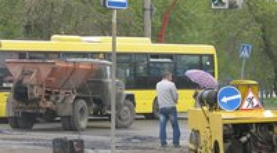 В Барнауле кладут «мокрый» асфальт