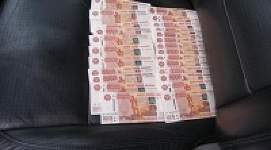 Жену алтайского экс-чиновника берут с поличным