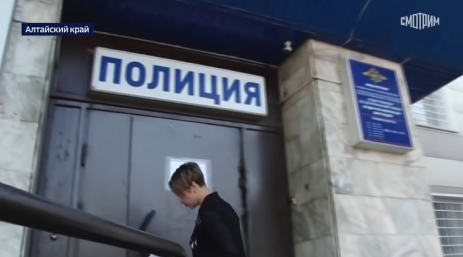 Федеральные СМИ рассказали об угрозах алтайским коллегам после сюжетов о контрафактном алкоголе и сигаретах