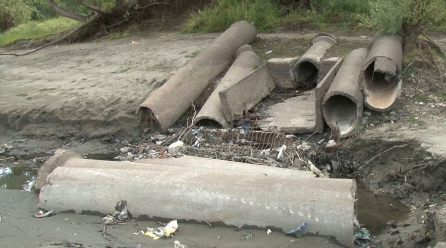 Росприроднадзор установит источник слива отходов в Обь рядом с барнаульским пляжем<span style=