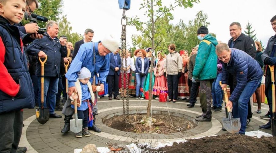 В «двух Алтаях» за выходные отметили дни рождения трех городов