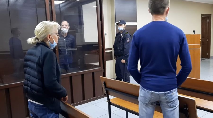 Оскорбившие суд и прокурора родственники бывшего вице-мэра Барнаула стали фигурантами уголовного дела (обновлено)