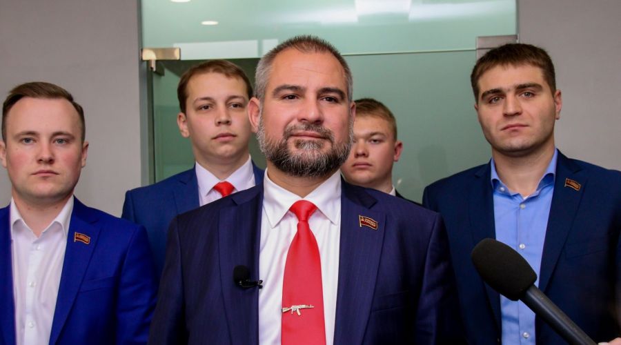 Товарищ Максим Сурайкин с однопартийцами