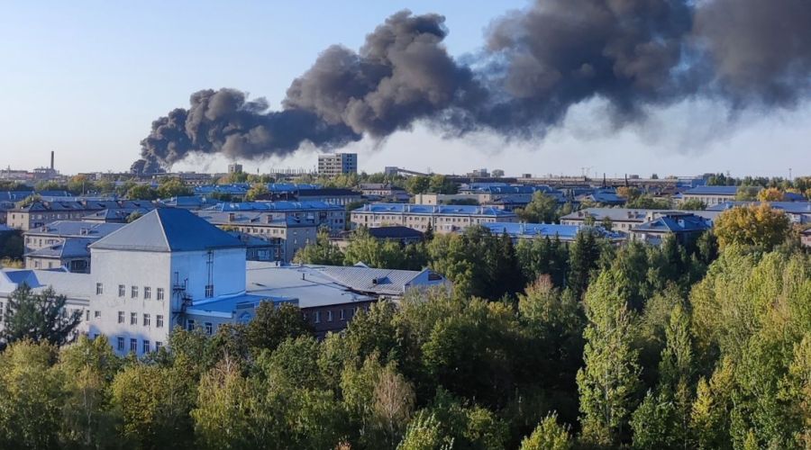 Часть Барнаула осталась без электричества и воды из-за масштабного пожара на трансформаторной подстанции