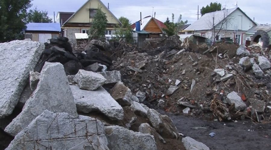 Полиция займется поисками «авторов» стихийного полигона строительных отходов в барнаульском дворе