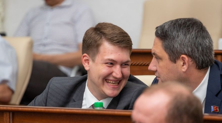 Единороссы просчитывают варианты работы в АКЗС