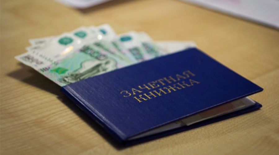 Замдиректора техникума брал взятки регулярно