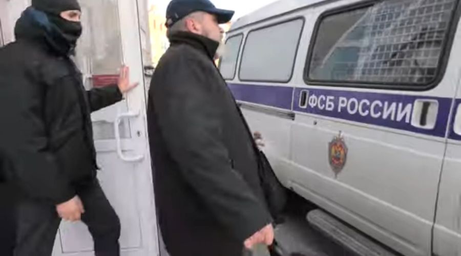 Суд отправил управделами губернатора и правительства Алтайского края за решетку на два месяца