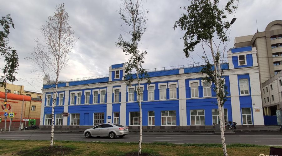 За этим домом и должен был появиться гараж-стоянка